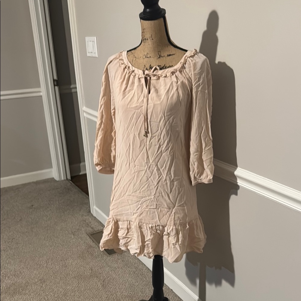Alice & Trixie size xs Cream Ruffle Hem Tunic Dress